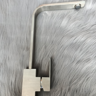 D406 - VÒI RỬA CHÉN NL VUÔNG 304 