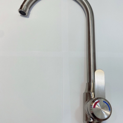 D441 - Vòi chén cao cấp 304 NL đầu xoay