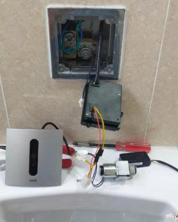 Nguồn biến áp 3.7V tương thich xả tiểu âm tường Toto