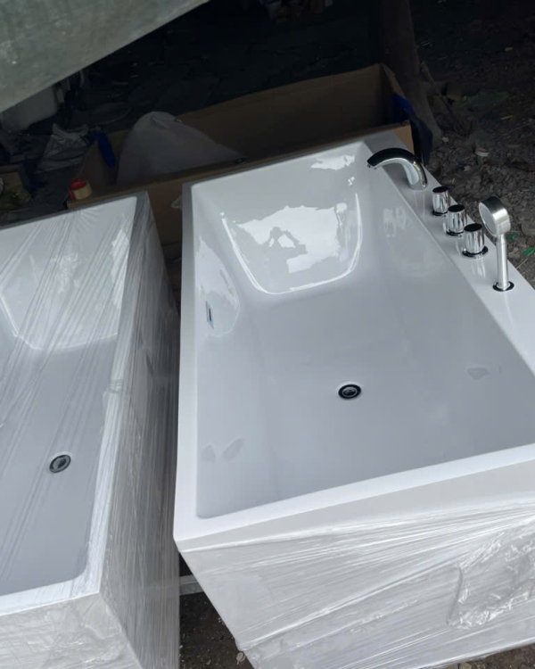 Bồn Tắm Dài Đặt Sàn 1.7m- DBT101 (Chưa có vòi masage)